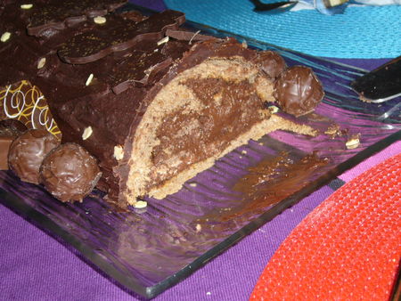 recettes Bûche mousse chocolat, génoise noisette, et croustillant praliné