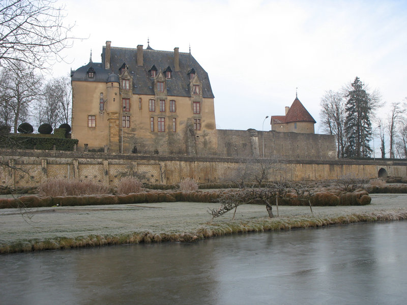 Chatillon-en-Bazois, château et canal du Nivernais en hiver