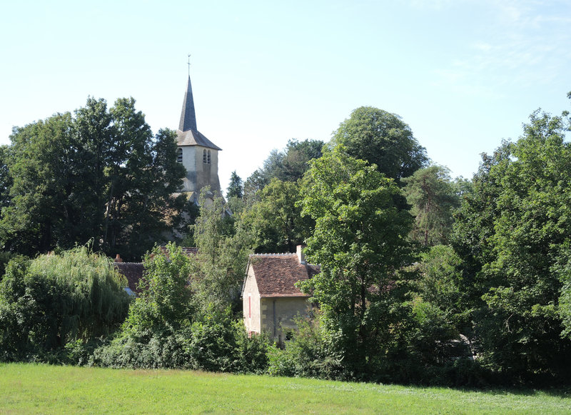 Champvoux, église et verdure (58)