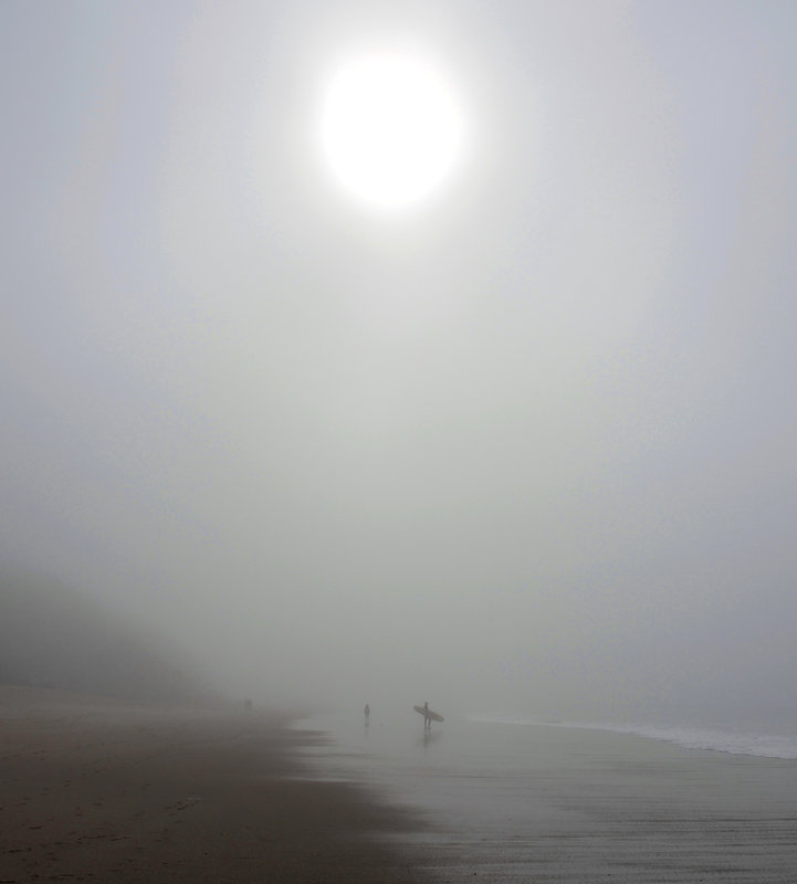 Bidart, plage d'Ilbarritz, surfeur soleil brume, octobre 2022 (64)