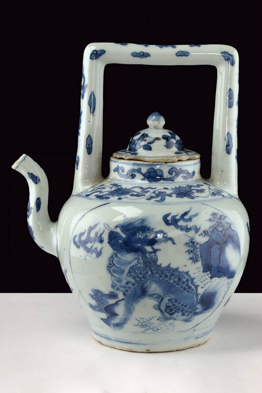 A beautiful and rare blue and white porcelain tea pot, 17th Century