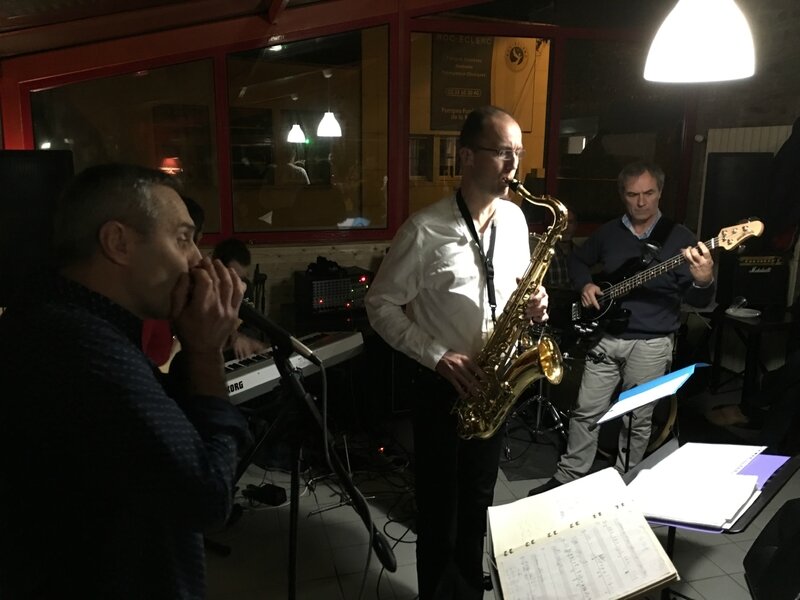 café solidaire le Ti Boussa Avranches 2__11_2015 inauguration concert jazz