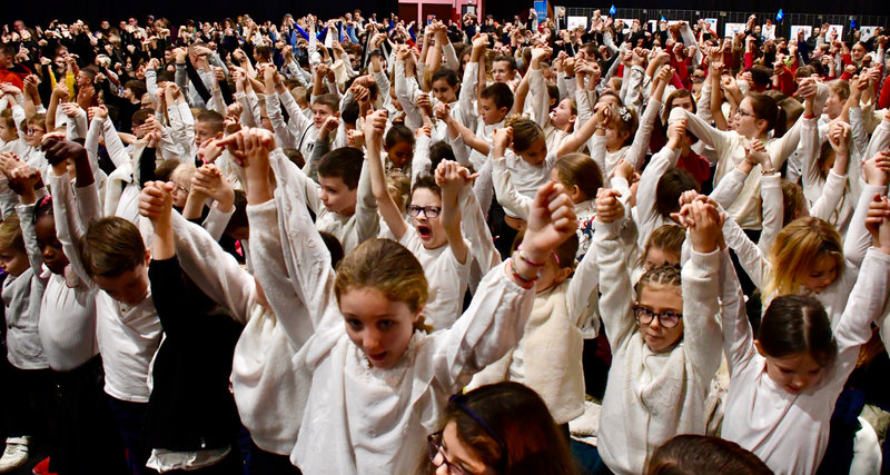 DROITS DE L'ENFANT 2023 LA PAIX PARTOUT blancs
