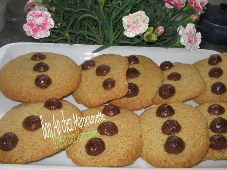 Gros_cookies_aux_boules_kitkat_et___la_farine_T110_010