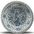 A large <b>barbed</b>-<b>rim</b> blue and white 'Peony' <b>dish</b>, Ming dynasty, 15th-16th century 
