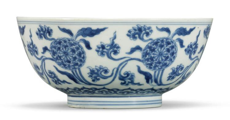 A blue and white 'Hydrangea' bowl, Qing dynasty, Kangxi period (1662-1722)