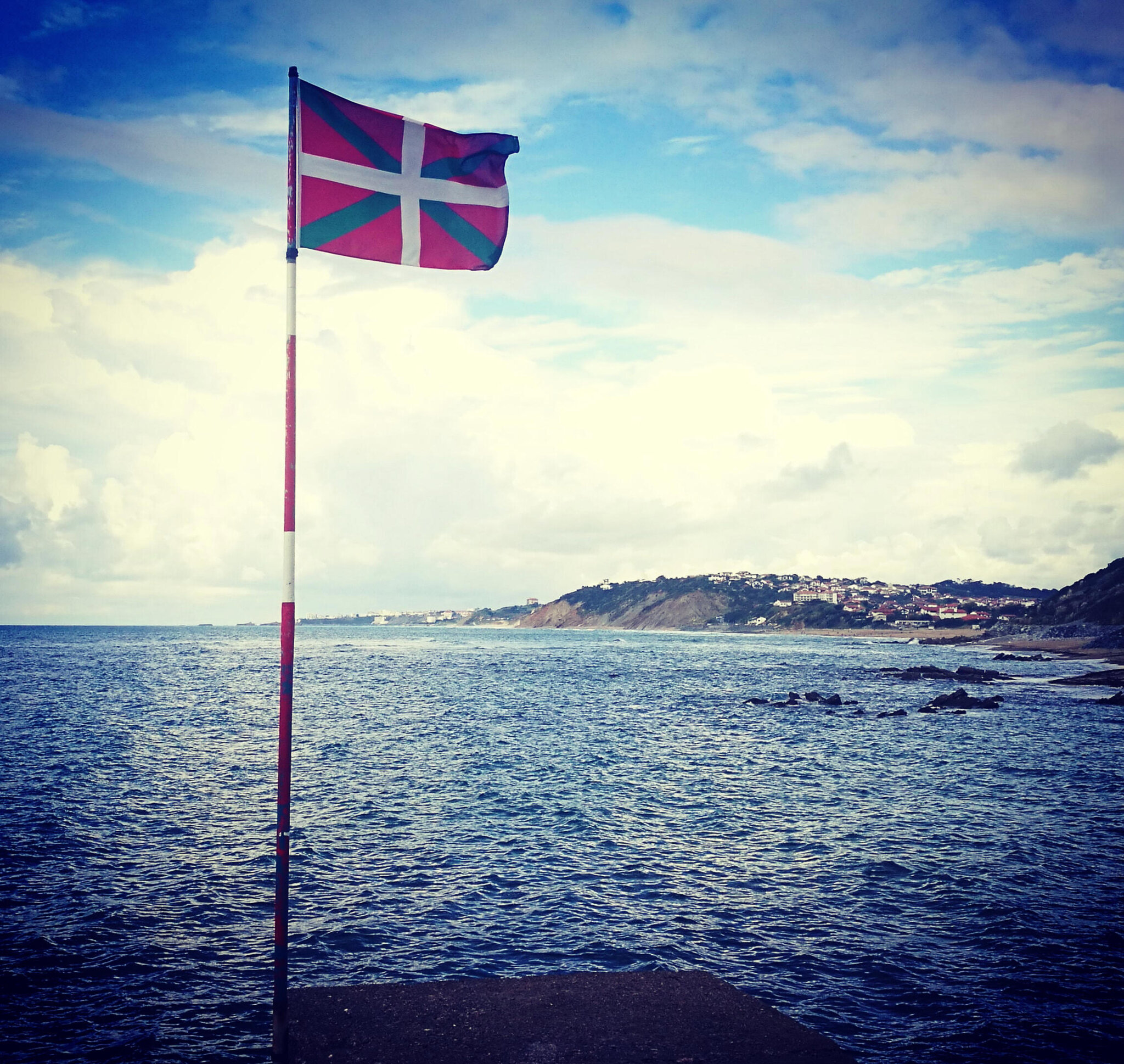 Guéthary, la digue, drapeau basque, insta (64)