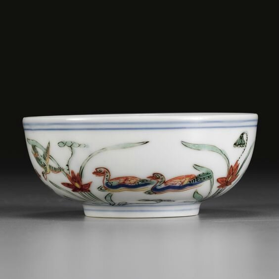 A fine and rare small 'wucai' bowl, Wanli mark and period (1573-1620)