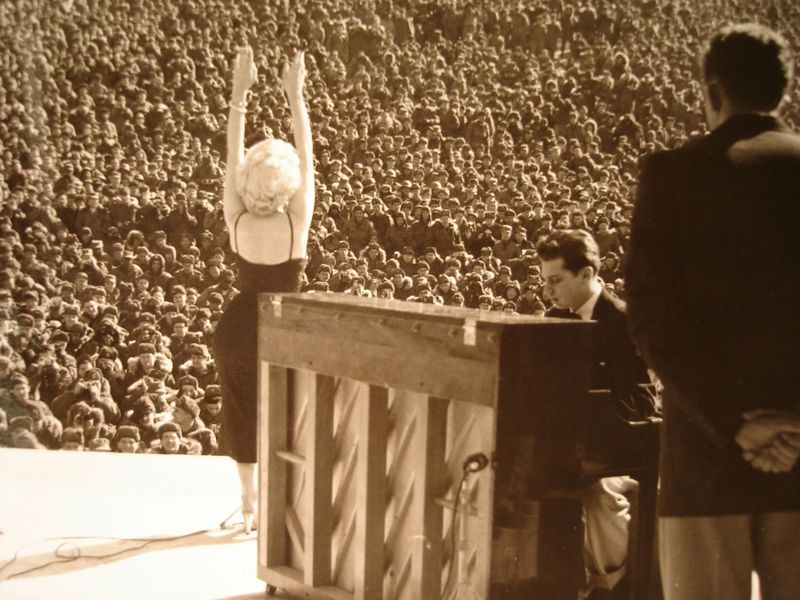 1954-02-18-korea-2nd_division-bulldozer_bowl-041-1