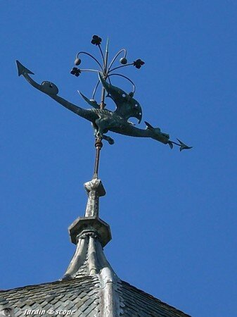 Girouette sur le toit du Château d'Ainay-le-Vieil