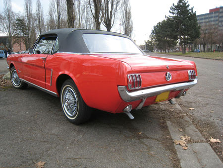 Ford_mustang_cab_1965_orange_02