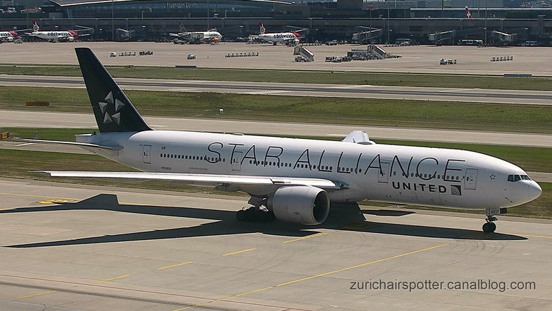 Boeing 777-224ER Star Alliance (N78017) United Airlines-