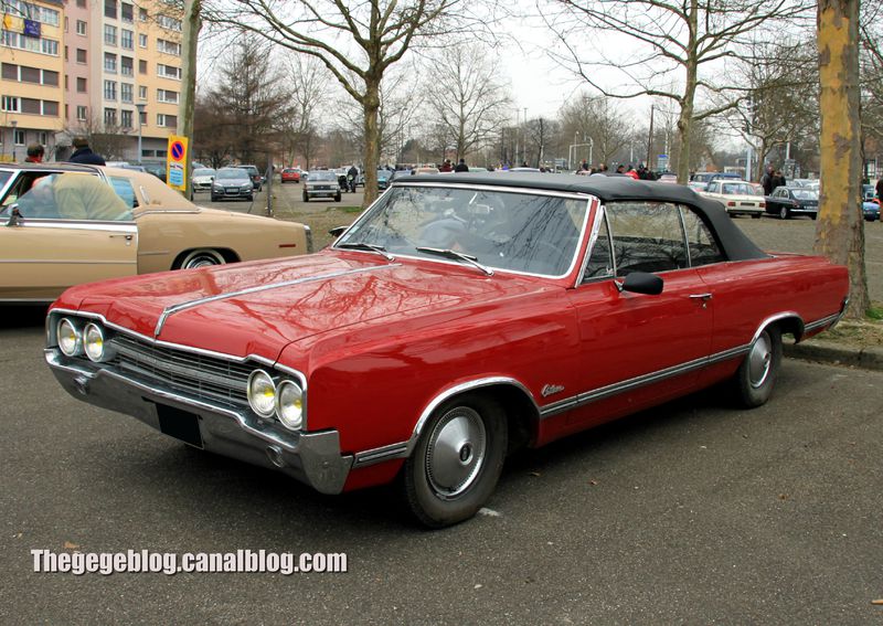 Oldsmobile cutlass 2-door convertible de 1965 (Retrorencard avril 2013) 01