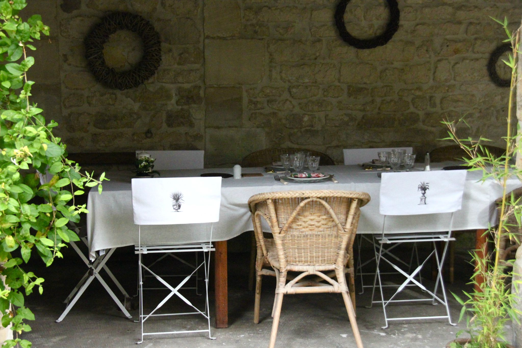 Préau et dossiers de chaises