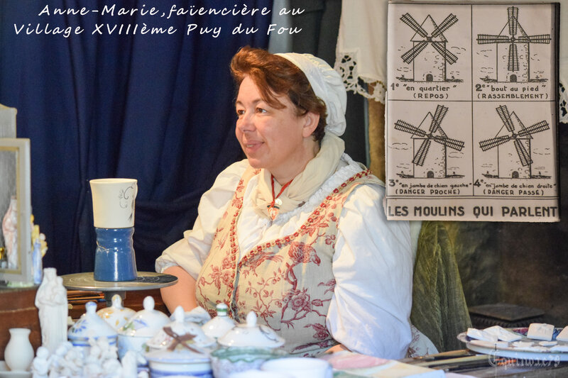 Anne-Marie faïencière au Village XVIIIème Village Puy du Fou