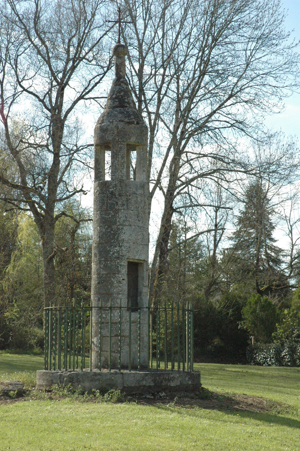 Lanterne des Morts Athur 24750