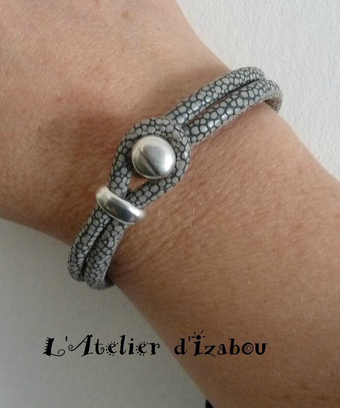 P1110050 Bracelet cuir serpent gris et fermoir crochet