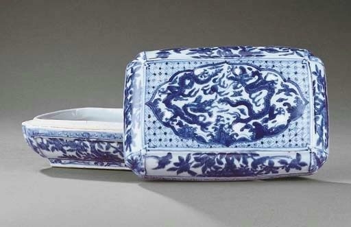 A late Ming blue and white rectangular box and cover, Wanli six-character mark within a double rectangle and of the period (1573-1619)