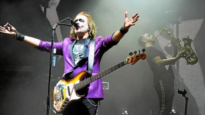 deguise-en-joker-le-mechant-de-batman-pascal-obispo-a_4677116_660x370