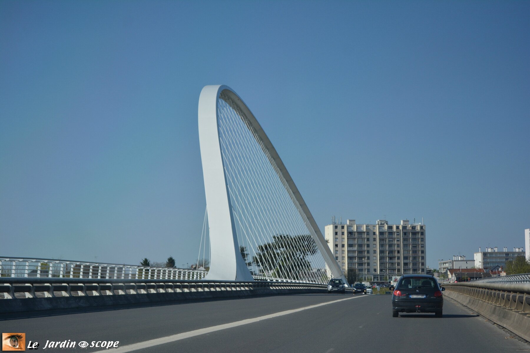 Le pont de l'Europe joignant Orléans à St-Privé-St-Mesmin