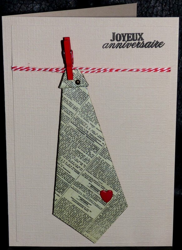 carte d'anniversaire masculine avec cravate en papier journal