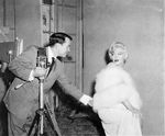 1958_Marilyn_white_fur_studio_set_010_030