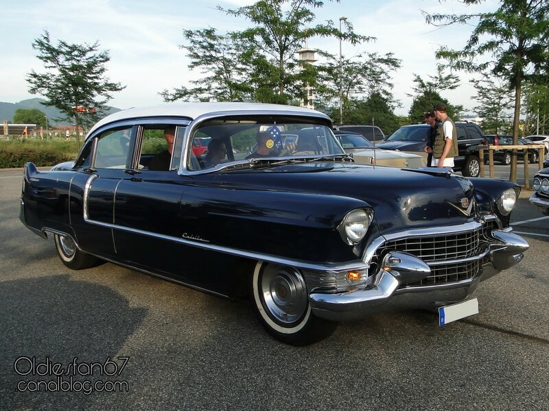cadillac-sedan-1955-01