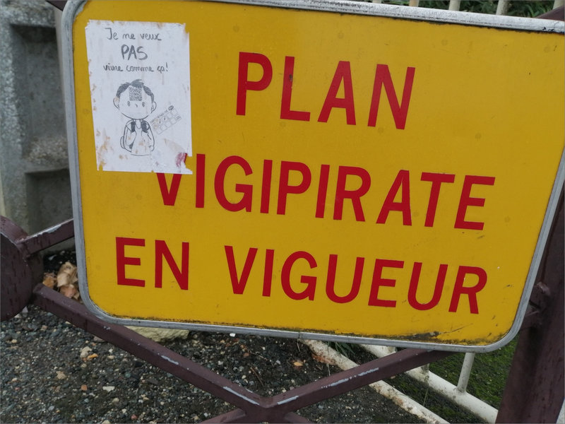 panneau Vigipirate commentaire 221023