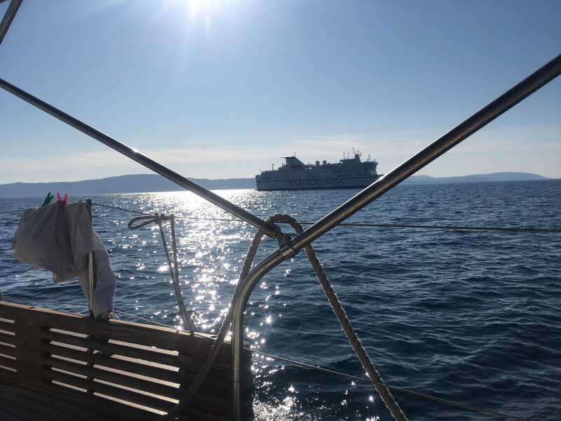 Ferry près de Rt Gomilica à l’ouest de Brac