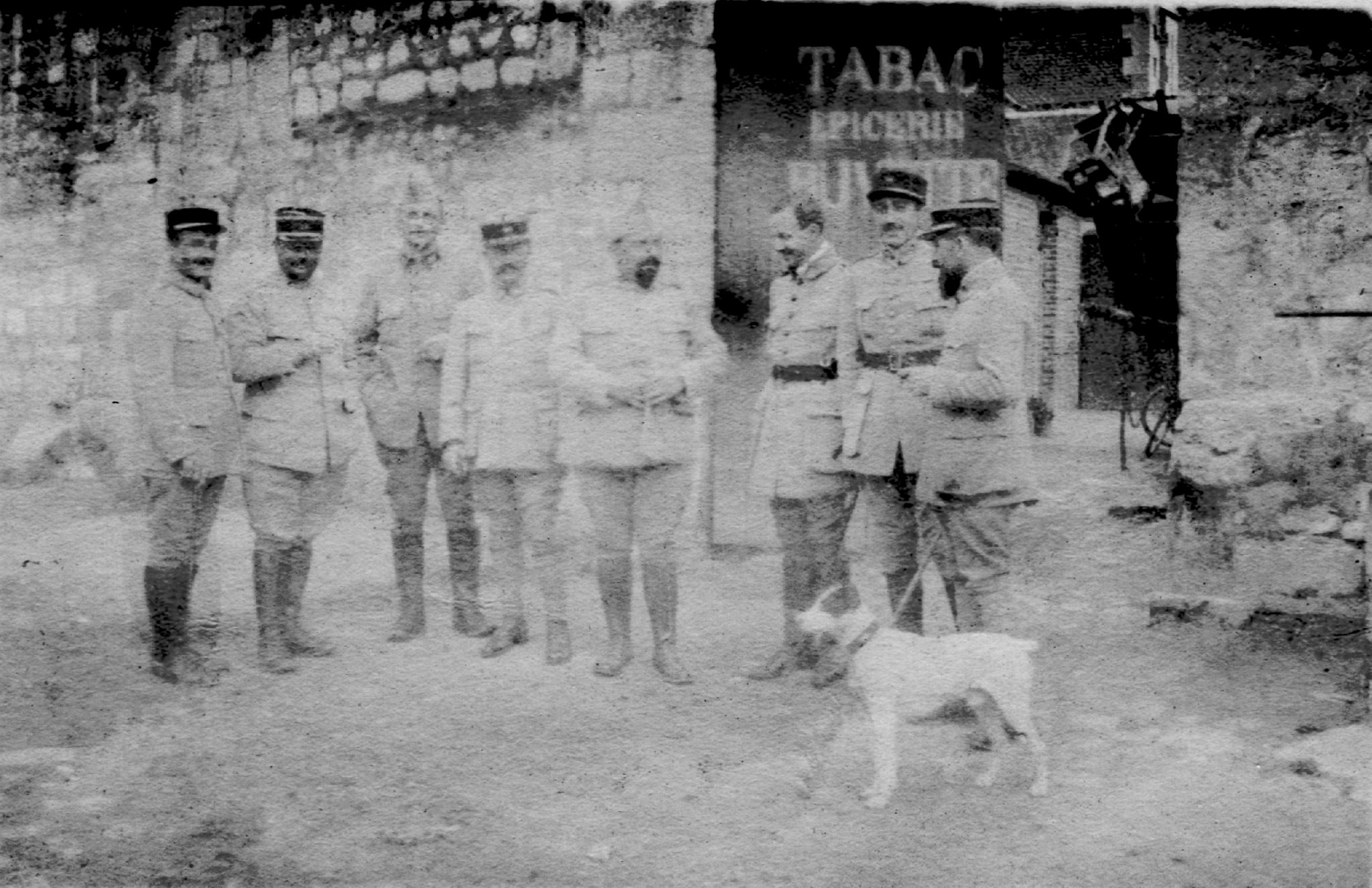 Album R. Verney p.211 gauche bas