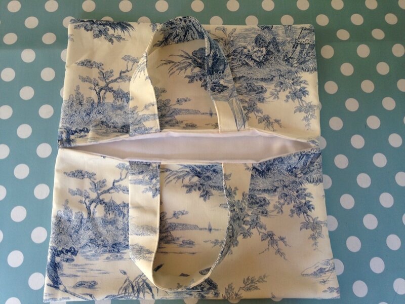 sac a tarte modele blog dama dama tissu toile de jouy bleu et tissu uni blanc dessus