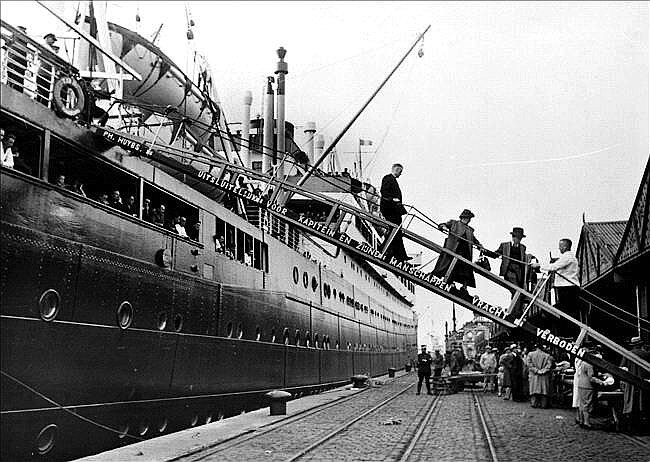 Photo-Arrivee-Anvers-17-juin-1939-bateau-Saint-Louis-apres-infructueuse-traversee-aller-retour-Atlantique_0_730_462