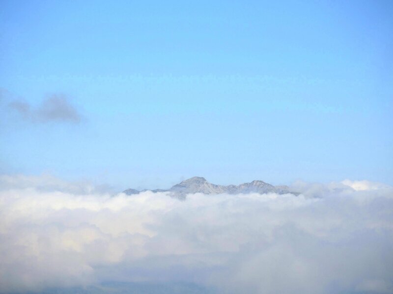 Lac d'Isabe, pics et nuages (64)