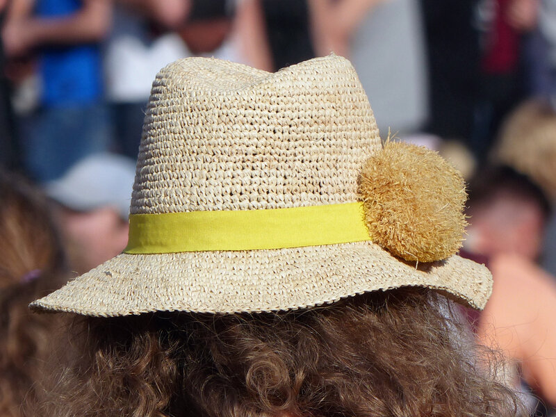 festival-john-beauregard-2018-calvados-chapeau-paille-pompon