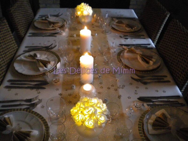 Ma table de Noël en blanc et or avec une pointe d'argent 8