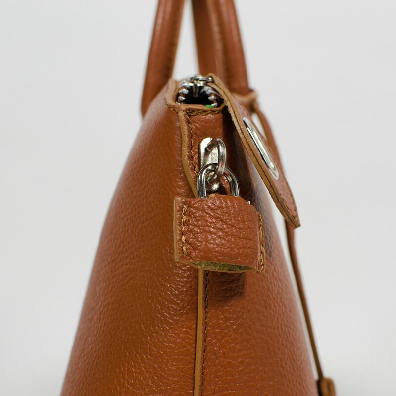sac-a-main-en-cuir-porte-main-a-petit-cadenas