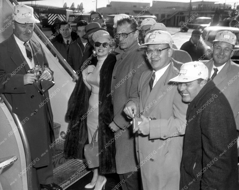 1957-01-03-NY_arrival_from_jamaica-idlewild_airport-010-1