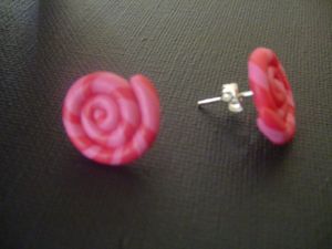 puces d'oreilles bonbon roses