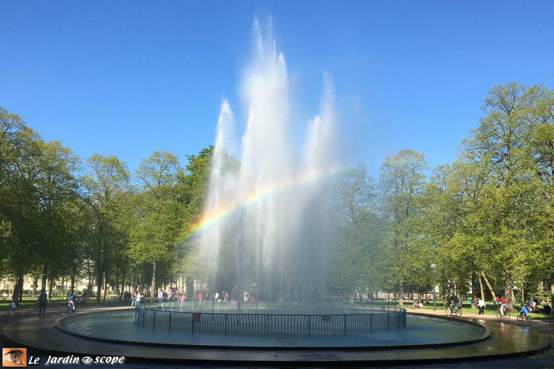 Le bassin et ses jets d'eau - Pépinière de Nancy