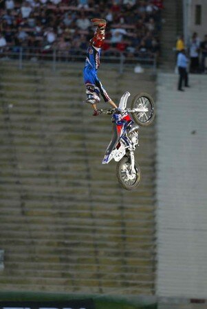 moto_saut_reussi