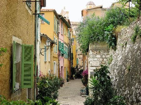 charming_street_in_villefranche