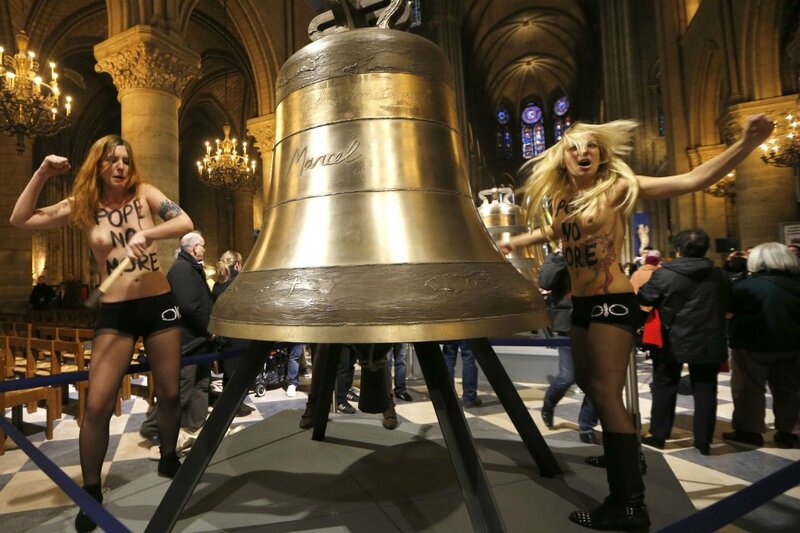 femen-cloche-mpi