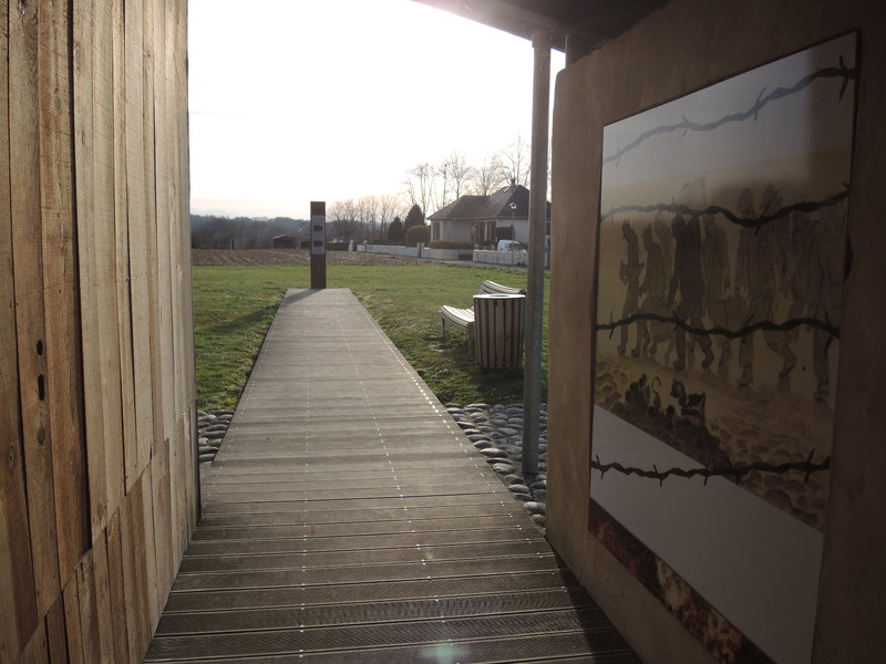 Gurs, le camps, entrée (64)