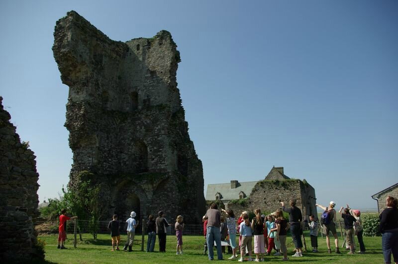 Regneville-Chateau-medieval-Groupe-CG50