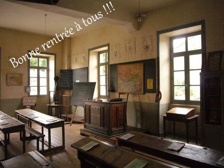 Salle_de_classe_ancienne_école_communale_-_Montrol-Sénard