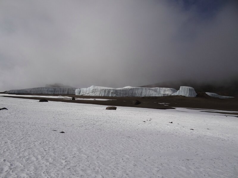 Panorama sur le glacier et le cratère depuis le campement (5700m)