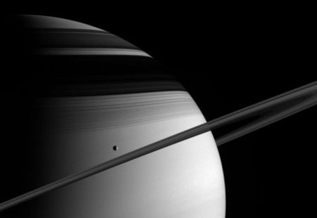 TethysRingShadow_cassini_c68