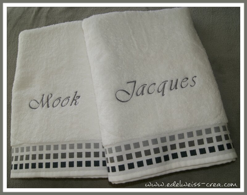 Cadeau de mariage - serviettes de bains brodées prénoms - gris et blanc