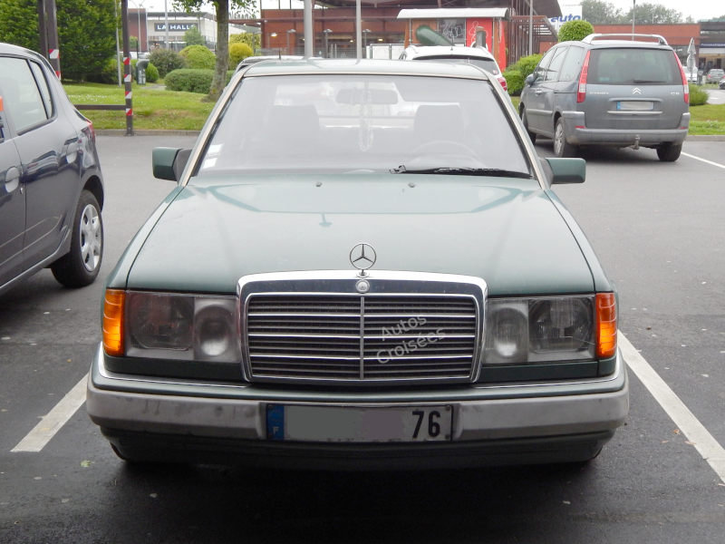 Mercedes250DW124av