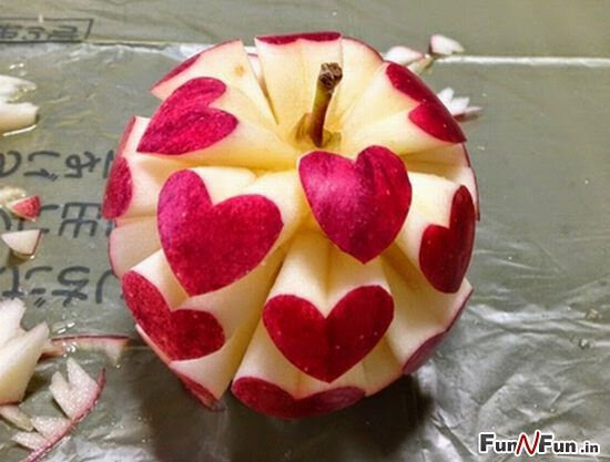 -carving-fruit apple hearts